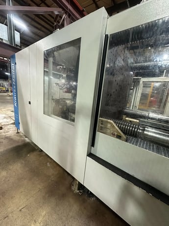 1600 Ton, 242 oz., Krauss Maffei #KM-1300-17200MX, horizontal plastic injection molder, 61.81" x50" tie bar - Image 2