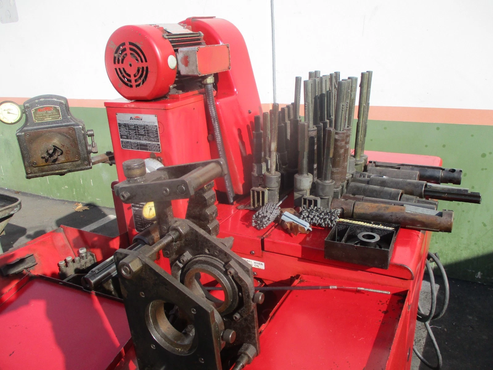 Sunnen #LBB-1810, power stroke hone w/ tooling & gage - Image 6