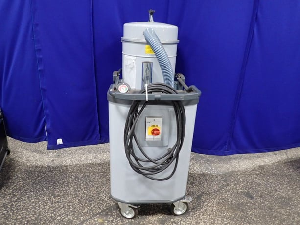 Nilfisk #T26, Vacuum Cleaner, 2.55 kW, 460 V, 2021 - Image 2