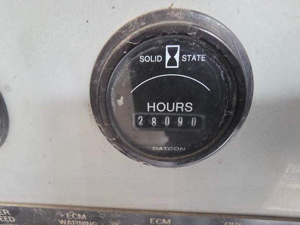 1000 KW Cummins, diesel generator set, 600 Volts, 3-phase, 1490 HP @ 1800 RPM, QST30-G5 engine - Image 5