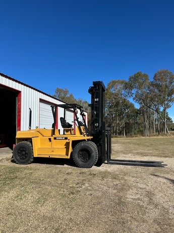 33000 lb. Caterpillar #DP150, Forklift, 2-Stage Mast, 96" Forks - Image 3