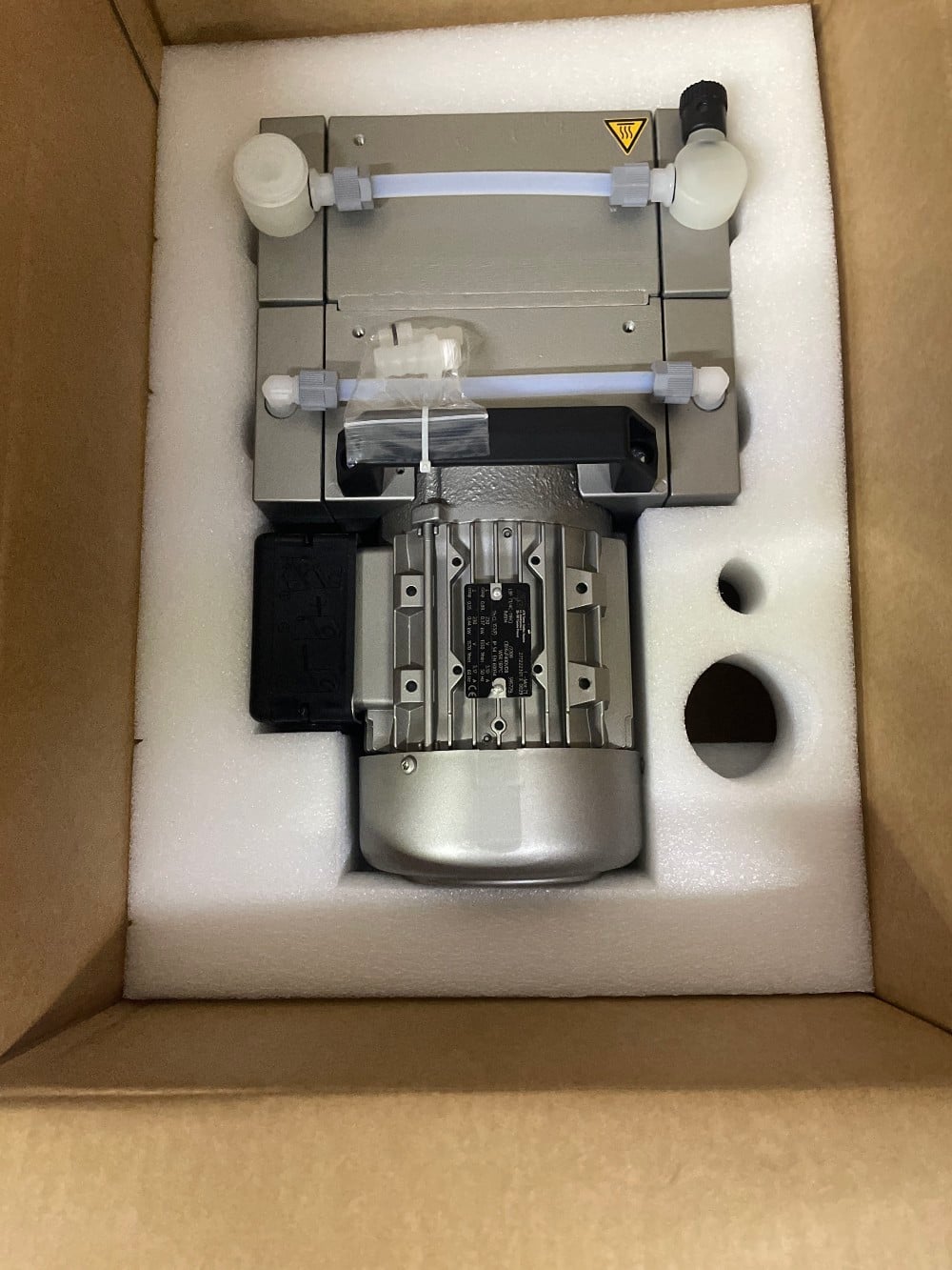 2.3 CFM, Welch #2052C-02 - PTFE Diaphragm Vacuum Pump - Image 1