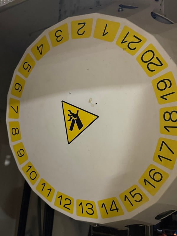 Fanuc #A-T21IFL, drill & tap, 21 ATC, 27.5" X, 15.75" Y, 13" Z, 5-Axis, 10k RPM, Fanuc 31i-A5, probe, mist - Image 2