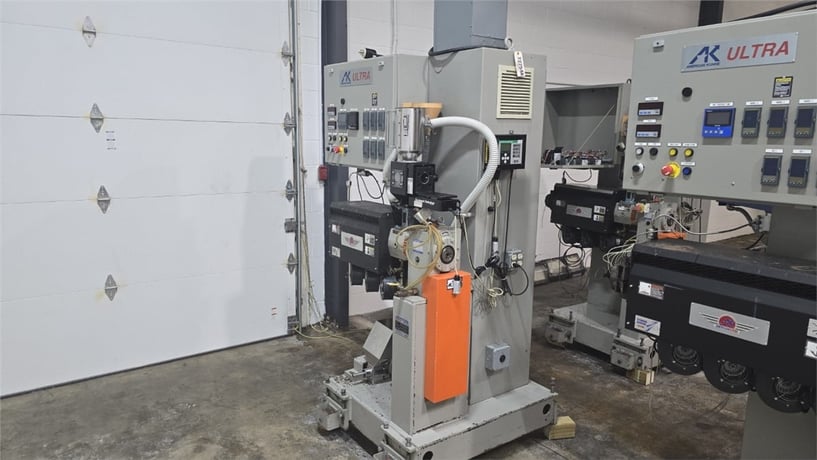 1" American Kuhne, extruder, 24:1 L/D ratio, 42" centerline, rectangular feed throat, Eurotherm 3208 temp - Image 2
