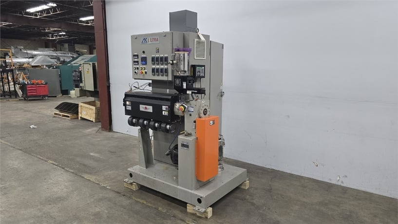 1.25" American Kuhne, extruder, 30:1 L/D ratio, 42" centerline, rectangular feed throat, Eurotherm 3208 temp - Image 3