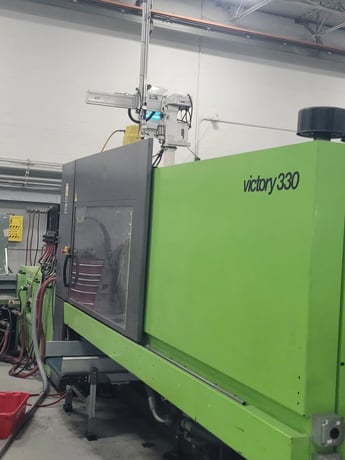 330 Ton, 24.72 oz., Victory #1350/330-SPEX, servo-hyd injection molding machine, tiebarless, 43.3" daylight - Image 2
