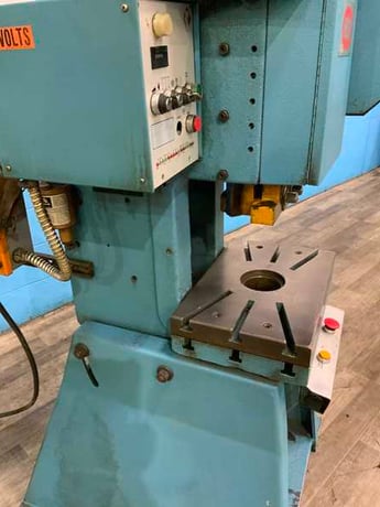 20 Ton, Heim #20A, OBI punch press, 2-1/2" stroke, 10" Shut Height, air clutch, 145 SPM, 2 HP, 1988 - Image 2