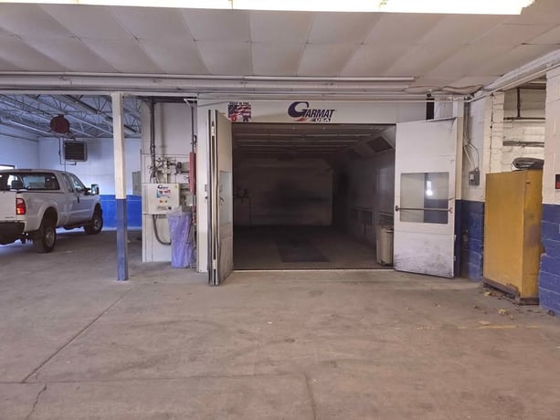 Garmat #99877KDR, 24' L x 13' W x 9' H downdraft paint booth, 2 circuit, 20 amp light #101-40ES, 208 V. - Image 1
