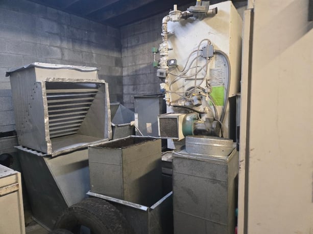 Garmat #99877KDR, 24' L x 13' W x 9' H downdraft paint booth, 2 circuit, 20 amp light #101-40ES, 208 V. - Image 2