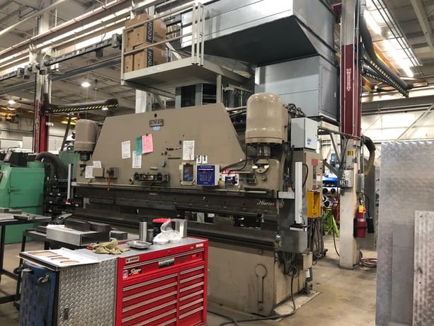 165 Ton, Pacific #J165-14, CNC hydraulic press brake, 14' overall, 148" between housing, 10" stroke, 11" - Image 1