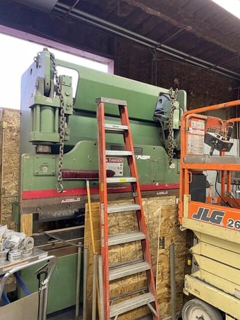 90 Ton, Cincinnati #90CBII, CNC press brake, 8' overall, 102-3/4" between housing, 8" stroke, 7" throat - Image 1