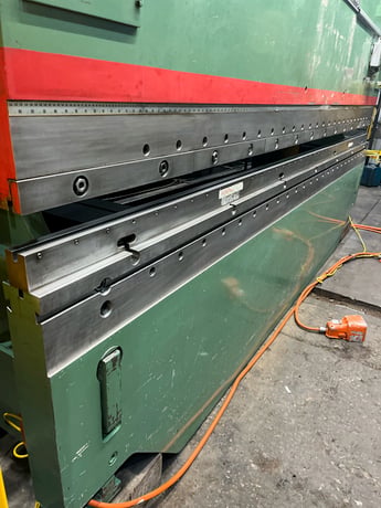 175 Ton, Cincinnati #175AF12 Autoform, CNC hydraulic press brake, 14' overall, 150-1/2" between housing, 10" - Image 2