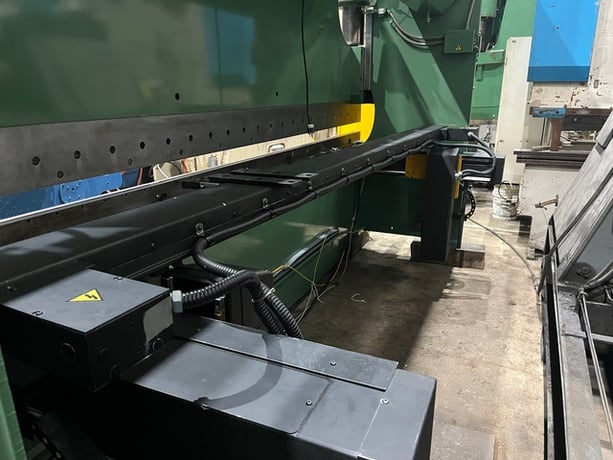 175 Ton, Cincinnati #175AF12 Autoform, CNC hydraulic press brake, 14' overall, 150-1/2" between housing, 10" - Image 6