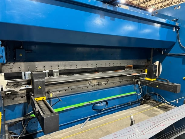 175 Ton, Cincinnati #175AF14 Autoform Plus, CNC hydraulic press brake, 16' overall, 174-1/2" between housing - Image 2