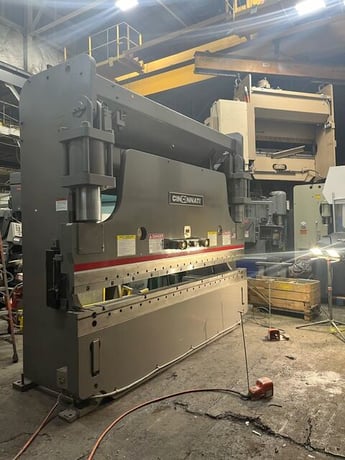 230 Ton, Cincinnati #230FM, hydraulic press brake, 12' overall, 126-3/4" between housing, 10" stroke, 35 HP - Image 1