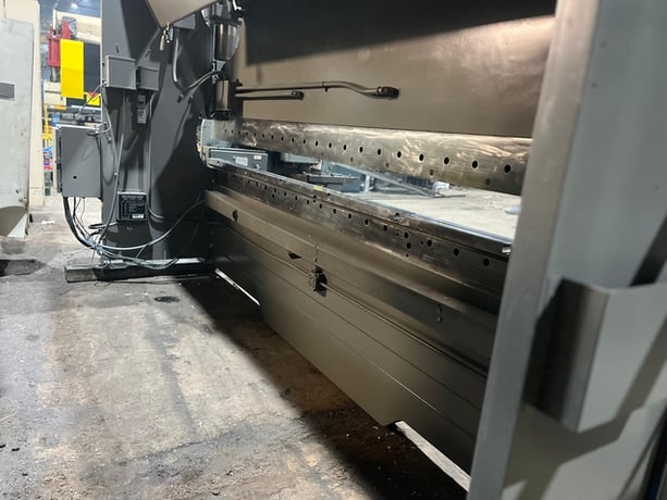 175 Ton, Cincinnati #175CB, press brake, 14' overall, 150-3/4" between housing, 10" stroke, 8" throat - Image 4