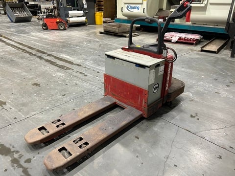 Raymond, Electric Pallet Jack w/ Charger, 6000 lb. capacity, 24 Volt - Image 5