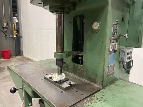 8 Ton, Denison, Hydraulic Multipress, 12" stroke, 2.25" ram diameter, 7" throat, 18" daylight, 9 GPM pump - Image 7