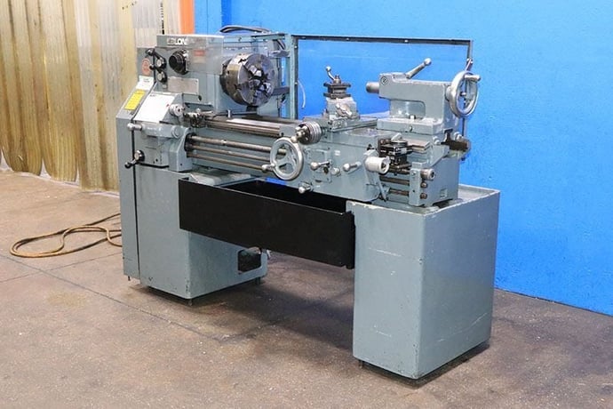15.5" x 30" Leblond #15X30, Servo Shift Engine Lathe, 2.25" bore, 1800 RPM, 5 HP, 6 jaw 10" chuck, 9.5" swing - Image 2