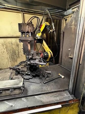 Fanuc, dual robotic welding cell, Fanuc ArcMate 100iB 6-Axis robot, Fanuc RJ3iB Control, teach pendant - Image 5