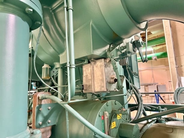 850 Ton, York #YKKSKSH9 CUG MaxE, centrifugal chiller, 2017 - Image 2