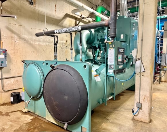850 Ton, York #YKKSKSH9 CUG MaxE, centrifugal chiller, 2017 - Image 4