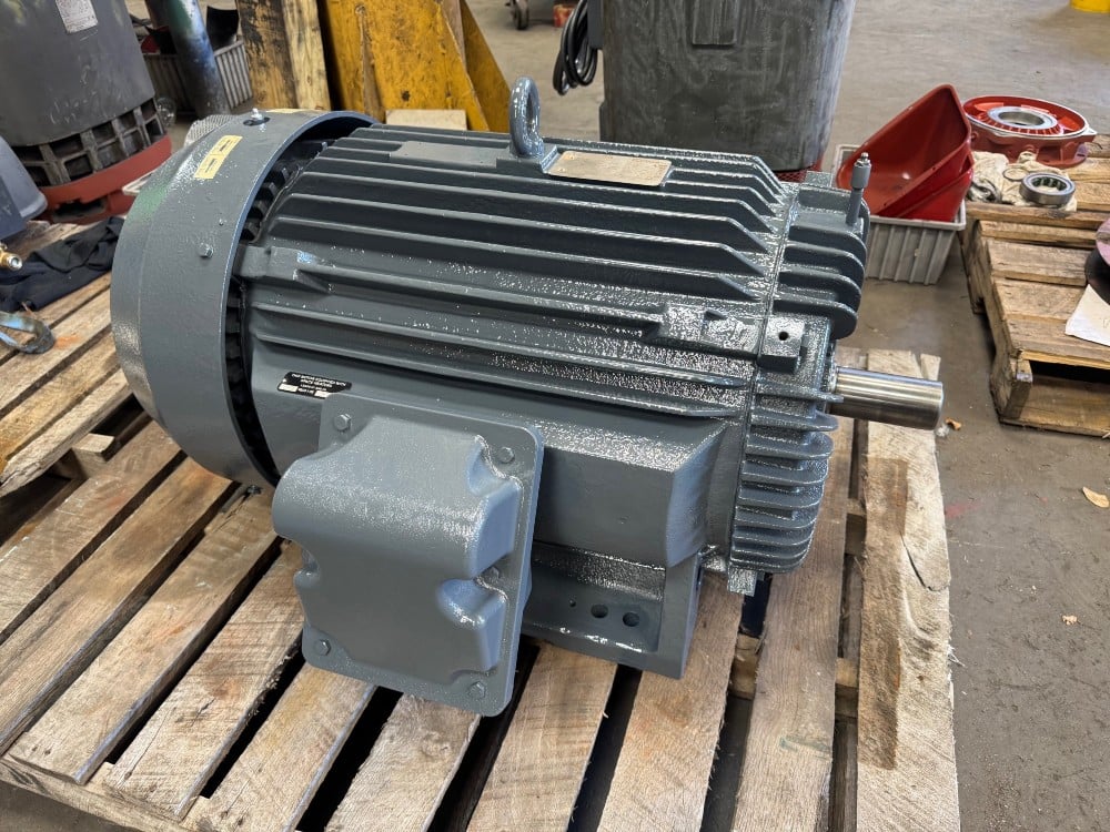 100 HP 3560 RPM Toshiba, Frame 405TS, TEFC, 460 Volts, 112a, type: tkkh, REFURBISHED - Image 3