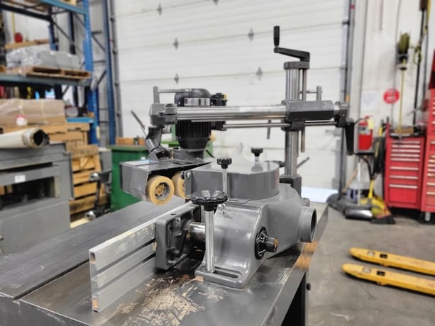 Magnum #MI-41200, Heavy-Duty Spindle Shaper, 1-1/4" spindle diameter, 30" x 40" x 3-5/16" table, 3" travel - Image 10
