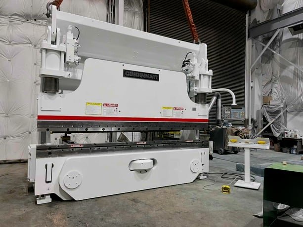 230 Ton, Cincinnati #230FMII, CNC Hydraulic Press Brake, 12" bed, 10' 6.5" between housings, 19" open height - Image 1