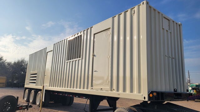 1000 KW Caterpillar #3508B, Mobile Diesel Generator, 1503 amps, 1800 RPM, 277/480 Volts, 492 hours, 2005 - Image 1