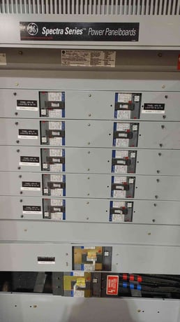 400 Amp. General Electric Spectra Series, Panelboard, 208/120 Volts, 3PH, 4W, 12 Breakers - Image 7