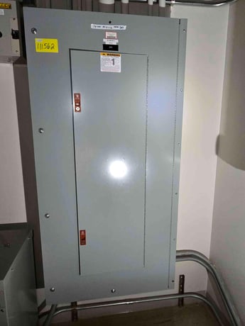 400 Amp. General Electric Panelboard, 480 Volts, 3PH, 8 breakers - Image 5