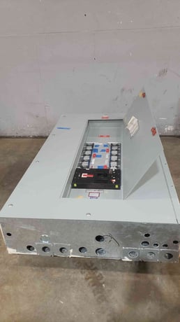 800 Amp. General Electric, Panelboard, 480/277 Volts, 3PH, 10 Breakers & Main - Image 2
