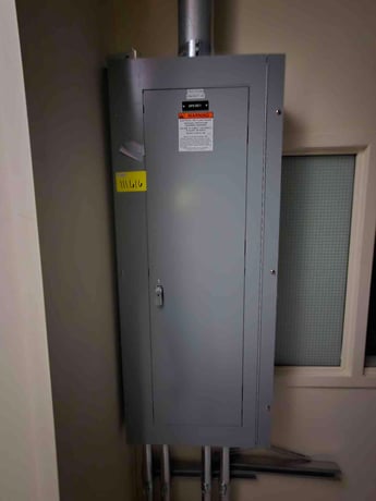 400 Amp. General Electric A-Series-II, Panelboard, 480/277 Volts, 5 Breakers & Main - Image 6