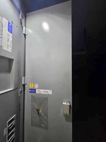 400 Amp. General Electric A-Series-II, Panelboard, 480/277 Volts, 5 Breakers & Main - Image 9