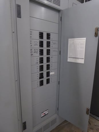 600 Amp. Siemens #S4C9, Panelboards, LOT of 3 w/ Circuit Breakers - Image 4