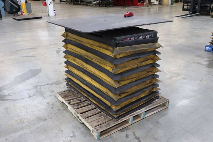 2500 lb. Autoquip, hydraulic lift table, hand Control, 11"-47" height - Image 4