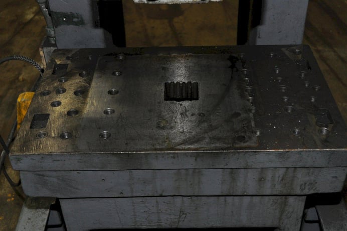 40 Ton, Rousselle #4, OBI press, 3" stroke, 12" Shut Height, 3.5"ram adj., 105 SPM, 26" x16"bed, air clutch & - Image 3
