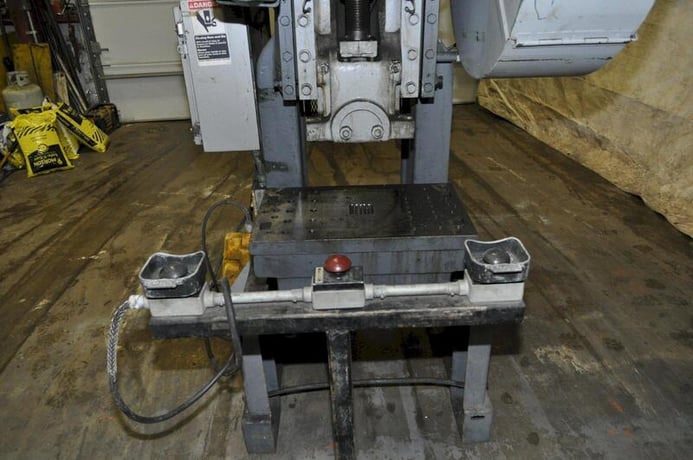 40 Ton, Rousselle #4, OBI press, 3" stroke, 12" Shut Height, 3.5"ram adj., 105 SPM, 26" x16"bed, air clutch & - Image 4