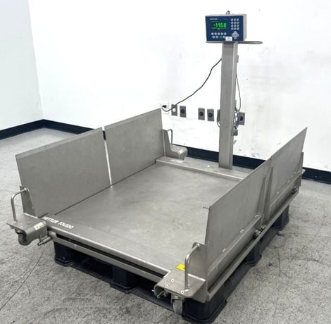 Mettler Toledo #IND570, portable floor scale, fold down ramps - Image 2