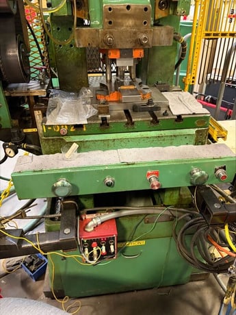 32 Ton, Nidec Minster #B1-32, stamping OBI press, 1.5" stroke, 2.25" slide adj., 200 SPM, Wintriss DiPro 1500 - Image 8