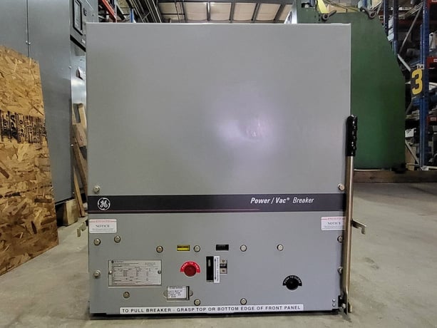 1200 Amps, General Electric, 120 volt draw-out power/vacuum, 3P, 2007 - Image 1