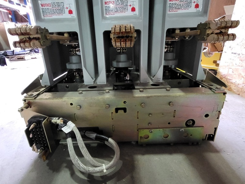 1200 Amps, General Electric, 120 volt draw-out power/vacuum, 3P, 2007 - Image 8