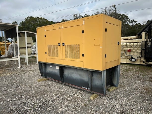 200 KW Caterpillar #D200-8, 60 HZ, 1800 RPM, 480 Volts, 1008 Hours, 2005 - Image 9