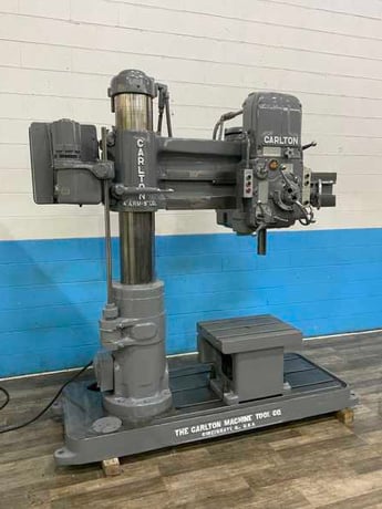 4' -9" Carlton #0A, radial arm drill, 53" x 31" base area, power elevation, coolant, box table, 5 HP - Image 2