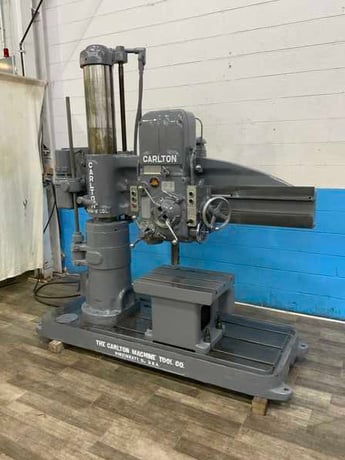 4' -9" Carlton #0A, radial arm drill, 53" x 31" base area, power elevation, coolant, box table, 5 HP - Image 9