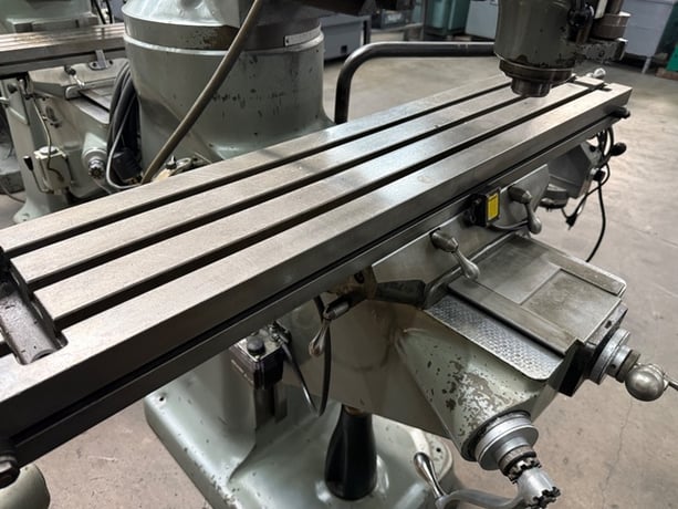 Bridgeport #Series-1 variable speed, Milling Machine, 9" x 49" table, 2 HP, 4200 RPM, 220/440 V., digital - Image 2