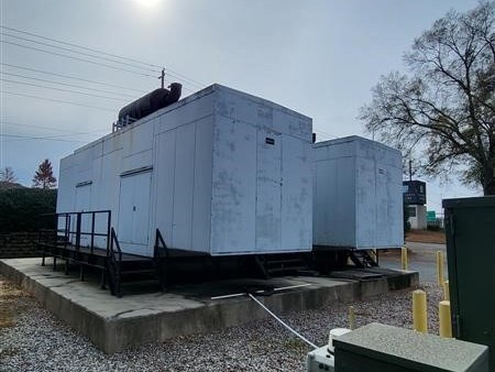2000 KW Cummins #DQKAB, generator set, QSK60, Tier 2, 480 Volts, 158 hours, enclosure, base tank, 2007 - Image 1