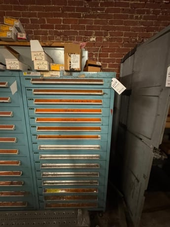 15 Drawer Vidmar, Tool Cabinet w/ Deviders - Image 1