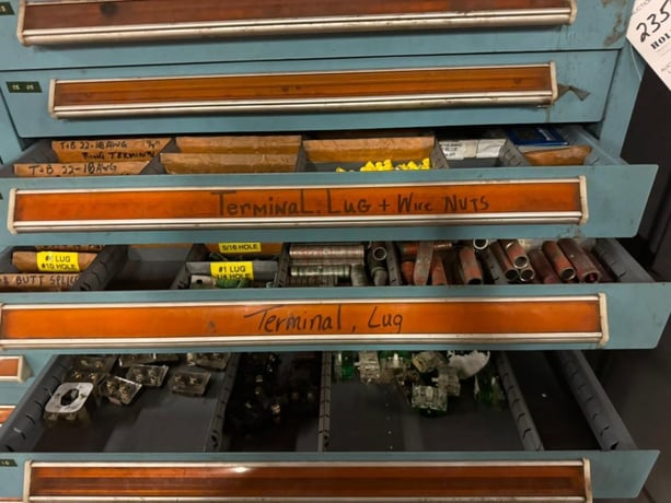 15 Drawer Vidmar, Tool Cabinet w/ Deviders - Image 4